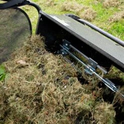 The Handy Push Lawn Sweeper 13 The Handy Push Lawn Sweeper -Garden Centre Store 180057 5