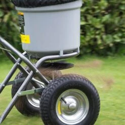 The Handy 50lbs Broadcast Fertiliser Spreader 15 The Handy 50lbs Broadcast Fertiliser Spreader -Garden Centre Store 180076 6