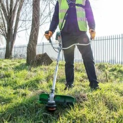 Webb BC33 33cc 2 Stroke Petrol Brushcutter 11 Webb BC33 33cc 2 Stroke Petrol Brushcutter -Garden Centre Store 180256 4