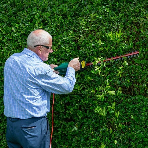 Webb 500w 51cm Cut Electric Hedge Trimmer 8 Webb 500w 51cm Cut Electric Hedge Trimmer - Image 8