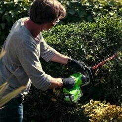 Greenworks 40v Hedge Trimmer With 2Ah Battery And Charger -Garden Centre Store 180282 3