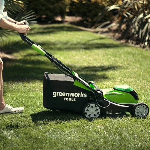 Greenworks 40v 40cm Walk Behind Mower With 2 X 2Ah Batteries And Charger 2 Greenworks 40v 40cm Walk Behind Mower With 2 X 2Ah Batteries And Charger - Image 2