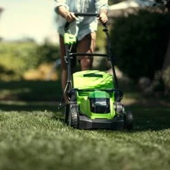 Greenworks 40v 40cm Walk Behind Mower With 2 X 2Ah Batteries And Charger 12 Greenworks 40v 40cm Walk Behind Mower With 2 X 2Ah Batteries And Charger -Garden Centre Store 180287 4